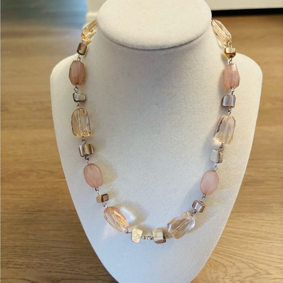 Elegant Pink and Gold Beaded Necklace - Picture 1 of 4